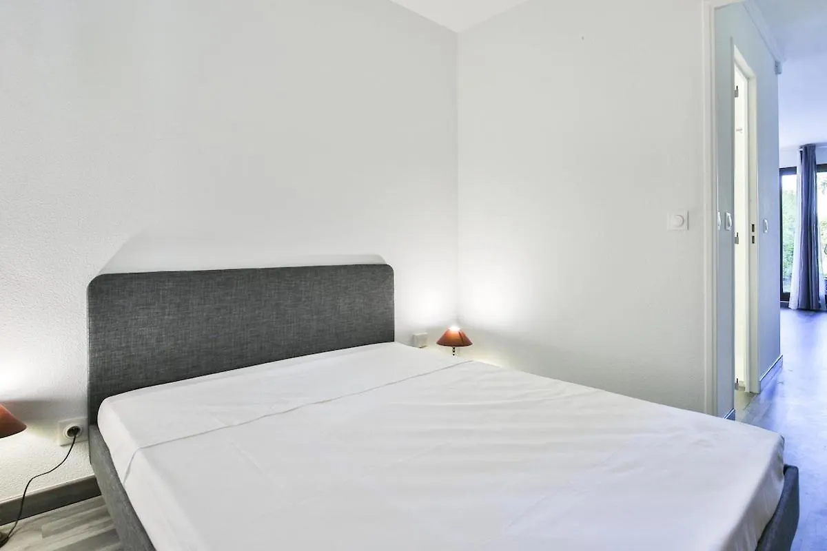 Villa Superbe 2 pièce tout confort , PISCINE /AC/PARKING à Villefranche-sur-Mer France